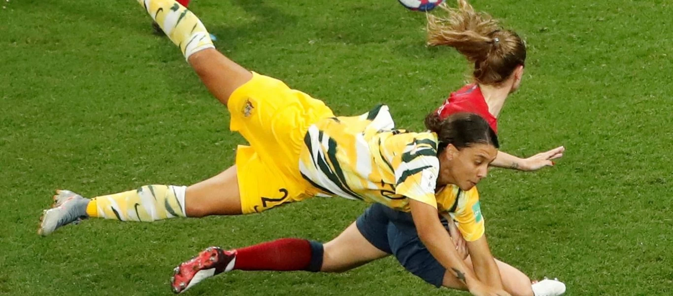 Τρομερό: Αναβλήθηκε γυναικείος αγώνας λόγω... βαφής μαλλιών!